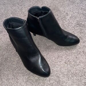 Women’s black side zip bootie in a size 41.